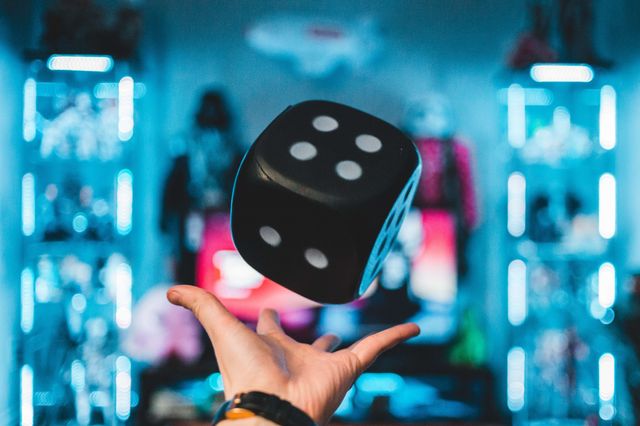 The tech recruitment game: dice in the air